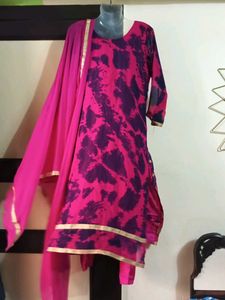 Pink &amp; Gold Embellished Salwar Kameez