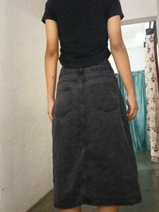 Stylish Dark Wash Denim Midi Skirt