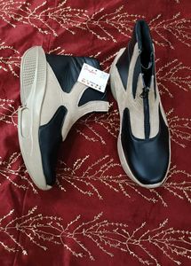 Stylish Black &amp; Beige Sneakers