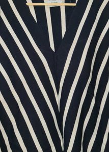 Chic Navy &amp; White Striped V-Neck Top