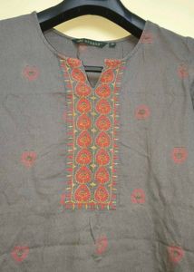 Avaasa Grey Kurta with Red Print