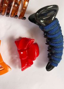 Total 6 Hair Accessories