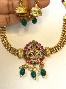 Temple Choker Set