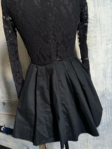 Chic Black Lace &amp; Pleated Dress