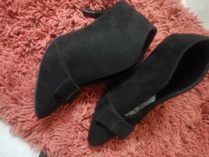 Stylish Black Kitten Heel Booties