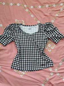 Houndstooth Puff Sleeve Top