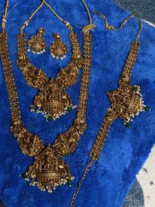 Elegant Gold Tone Indian Jewellery Set
