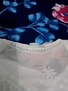 💕beautiful luckhnavi white floral kurti❤️