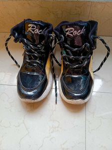 Kids Black High-Top Sneakers / Sports Shoes – Size