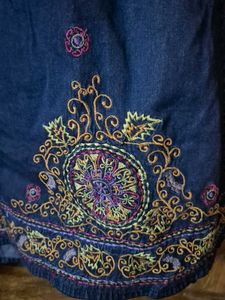 Classic Skirt With Embroidery