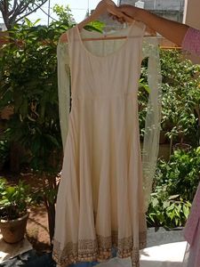 Elegant Cream Kurta Set with Lace Sleeves