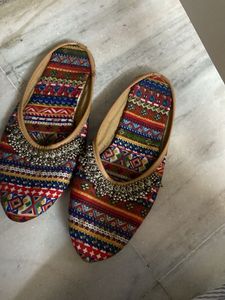 Ethnic Embroidered Juttis