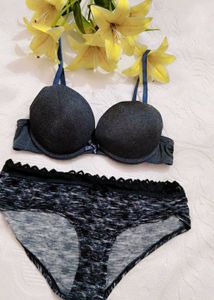 Very Beautiful Paded Bra With Penty