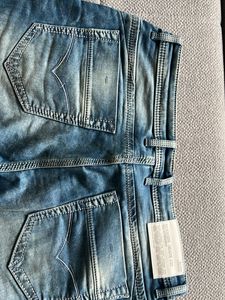 Men's Blue Wash Distressed Denim Jeans
