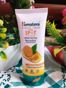 Himalaya Dark Spot Clearing Turmeric Face Scrub