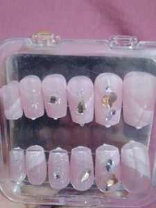 new put on nails
