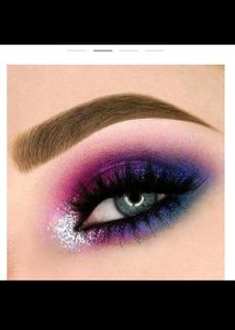 New This International Brand 18 Color Eyeshadow