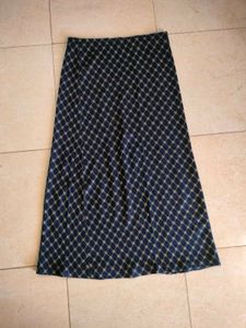 Elegant Checkered Midi Skirt 💡💰🩰💎