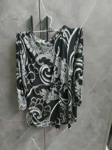 Chic Black &amp; White Print Wrap Top