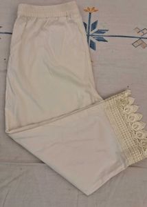 offwhite capris with Lace Trim