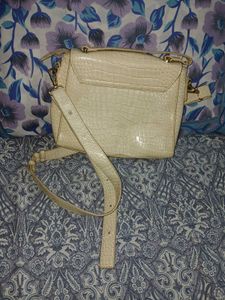 Chic Croc-Embossed Crossbody Bag