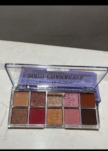 Main Character Eyeshadow Palette - Luv in Nude