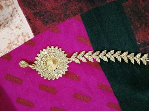 Exquisite Kundan Maang Tikka &amp; Earrings Set