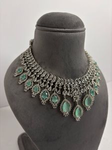 Stunning Emerald &amp; Diamond Necklace Set