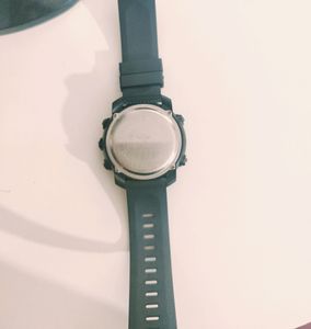 Men's Analog Watch. Like New. Good Condition.