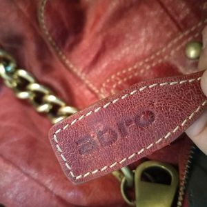 Chic Red Leather Shoulder Bag with Gold Chain💥