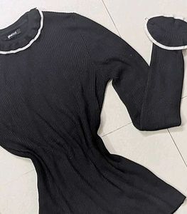 Chic Black Ribbed Top