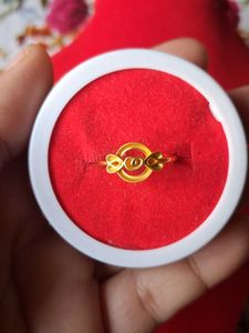 Elegant Gold ladies  Ring