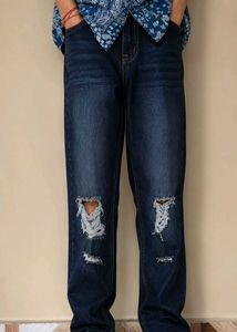 BAGGY BLUE SHADE RIPPED JEANS