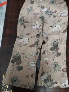 Floral Print Capri Pants