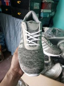 NEW NO USED SPORTS SHOES FOR MEN.
