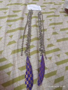 New Unused Dangling Chain Earrings