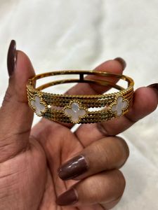 Elegant Clover Motif Bangle Bracelet