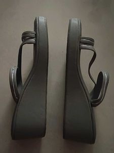 Stylish Grey Toe-Ring Sandals