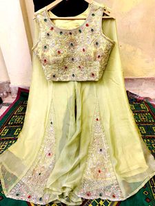short top with divider