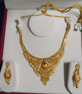 Elegant Gold Necklace and Earring Set