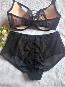 Lace Push-Up Underwire Bra