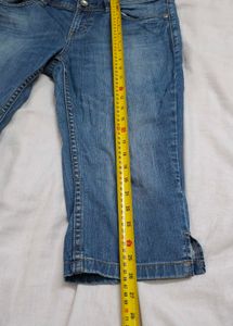 Esprit Women's Medium Wash Denim Capri