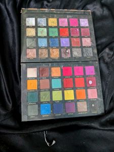 eyeshadow palette,