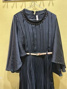 Elegant Black Pleated Maxi Dress