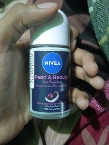 Nivea Pearl & Beauty Deodorant Roll-On