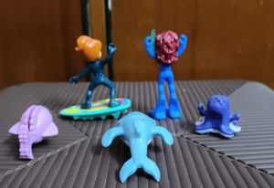 5 kinder Joy ocean theme toys