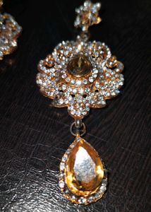 Stunning Gold Maang Tikka &amp; Earring Set