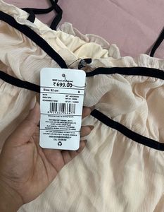 Chic Cream Tie-Strap femme top