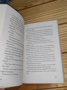 Divergent New York Times Bestseller Veronica Roth