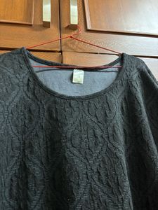 Textured Black 3/4 Sleeve Top